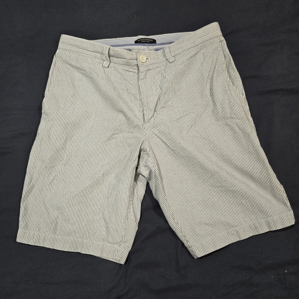 Banana Republic Emerson Chino Shorts - Men's Size 33 Cotton Beige Striped EUC